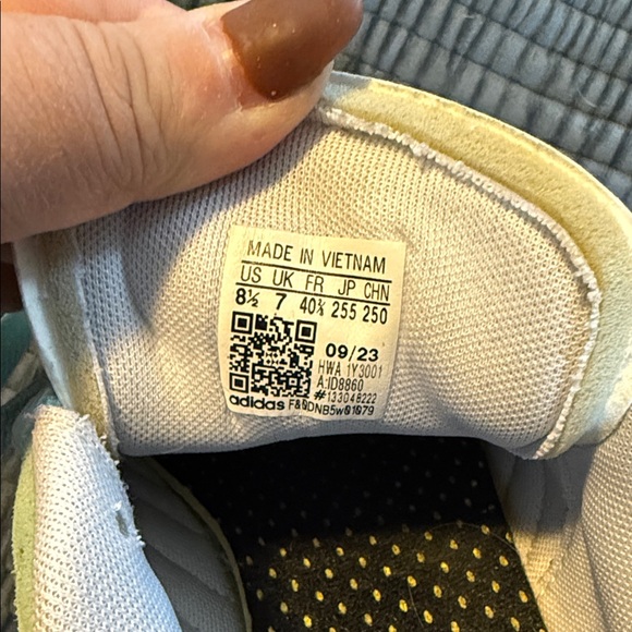 Adidas Mint Green Sneakers - Picture 2 of 6